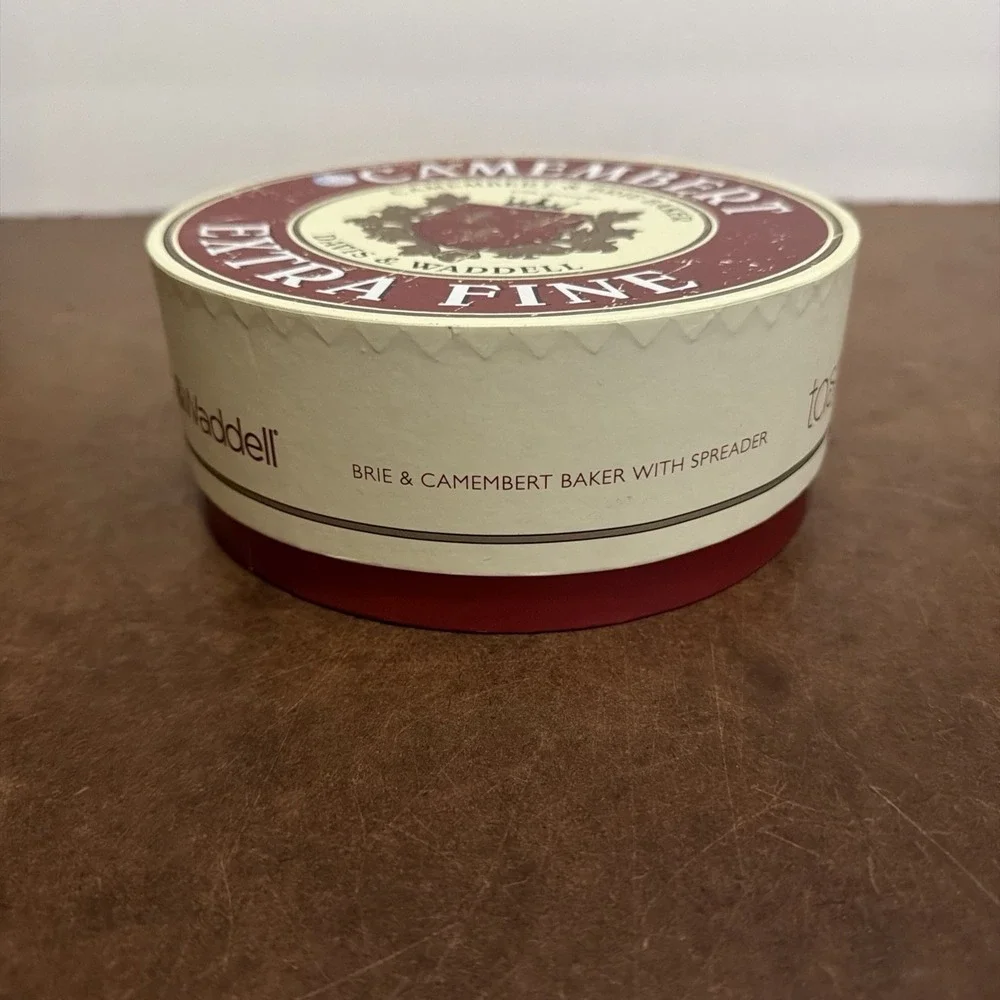 DAVIS & WADDELL CAMEMBERT AND BRIE BAKER UNUSED includes SPREADER WHITE CERAMIC